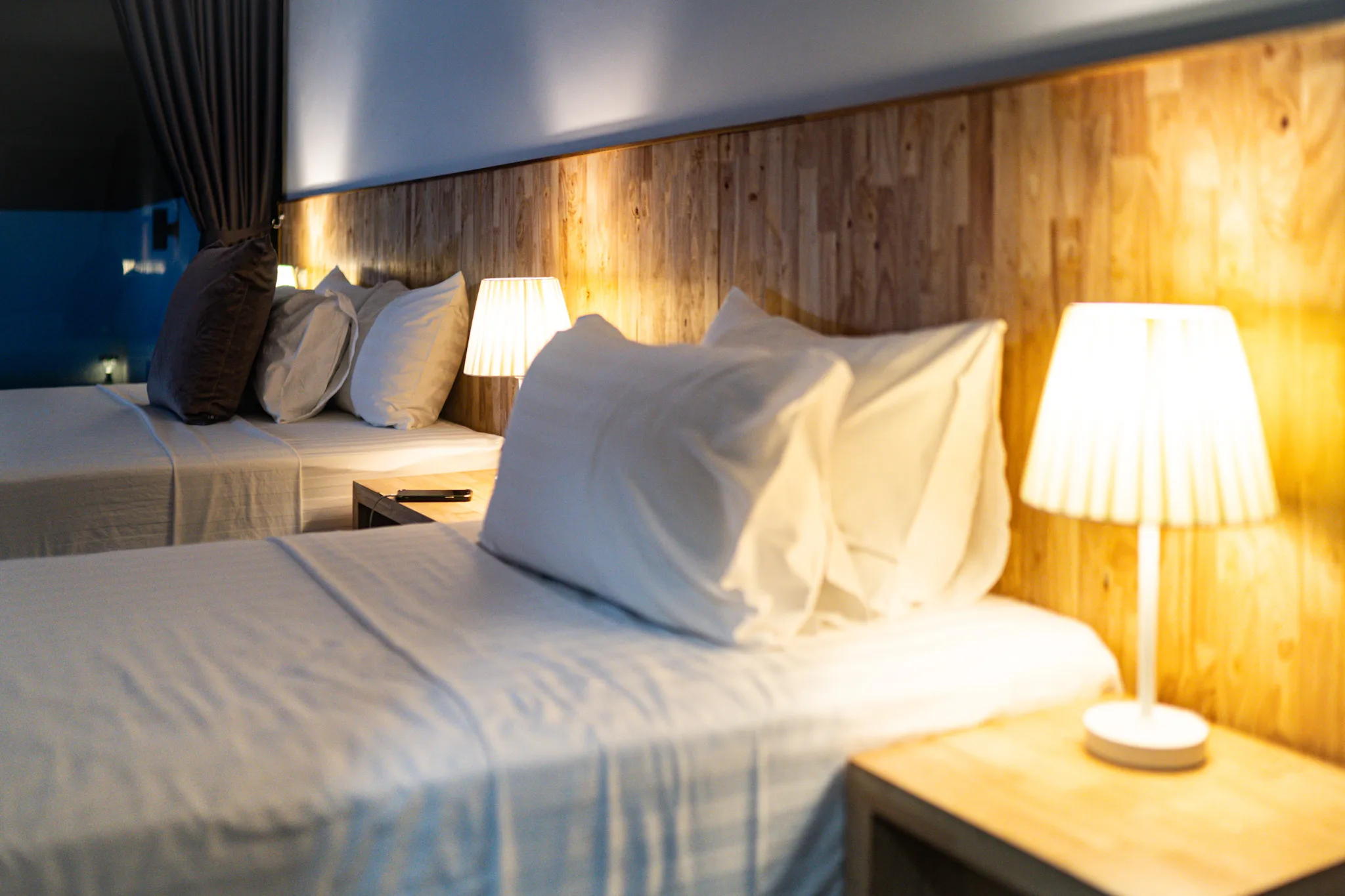 Chambre indépendante The Cosy Beach Resort vue mer, devant la plage de Maenam Beach a Koh Samui.