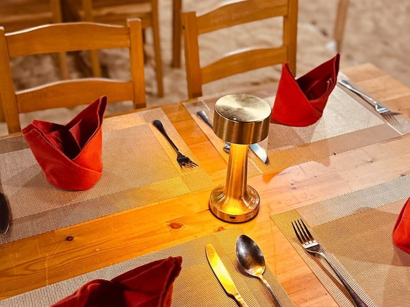 Table restaurant The Cosy Fisherman's Village and Maenam, Koh Samui.